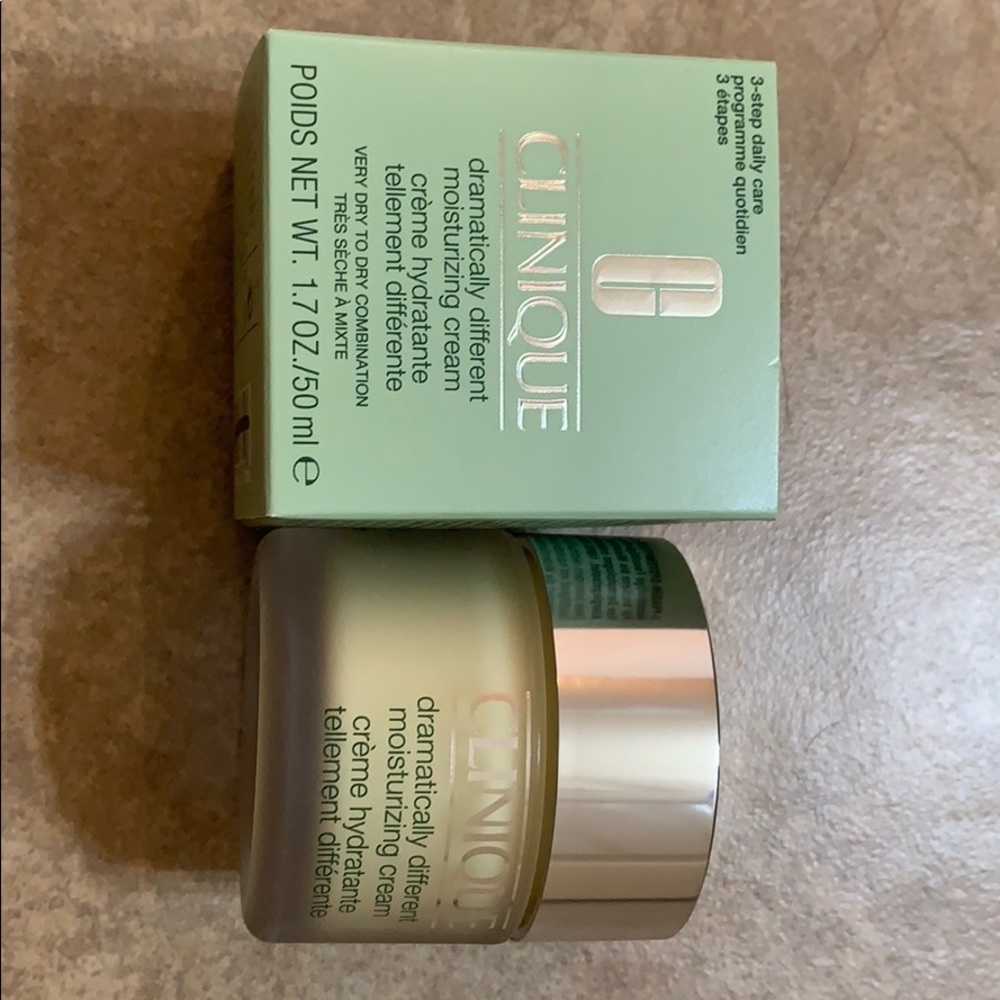 Clinque Dramatically Different Cream